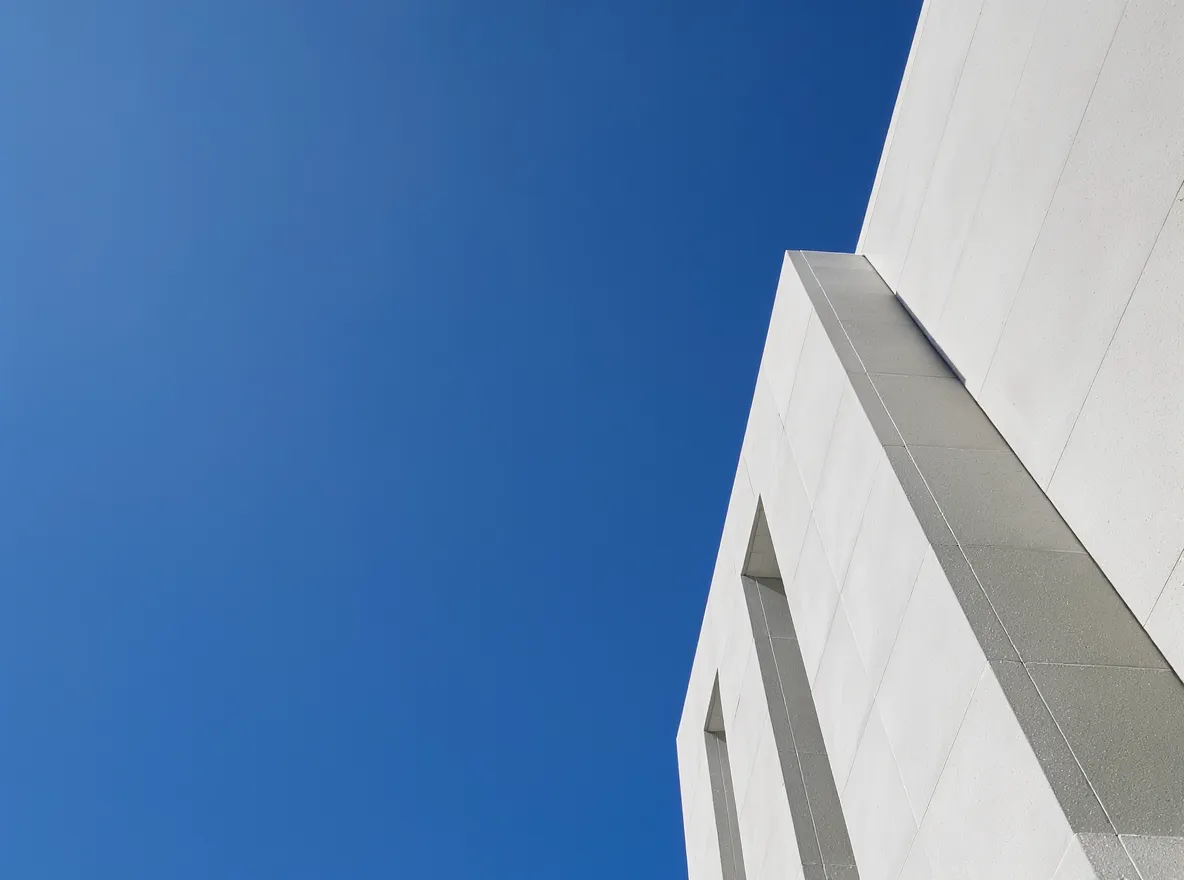 Photo with a dull and monotonous sky